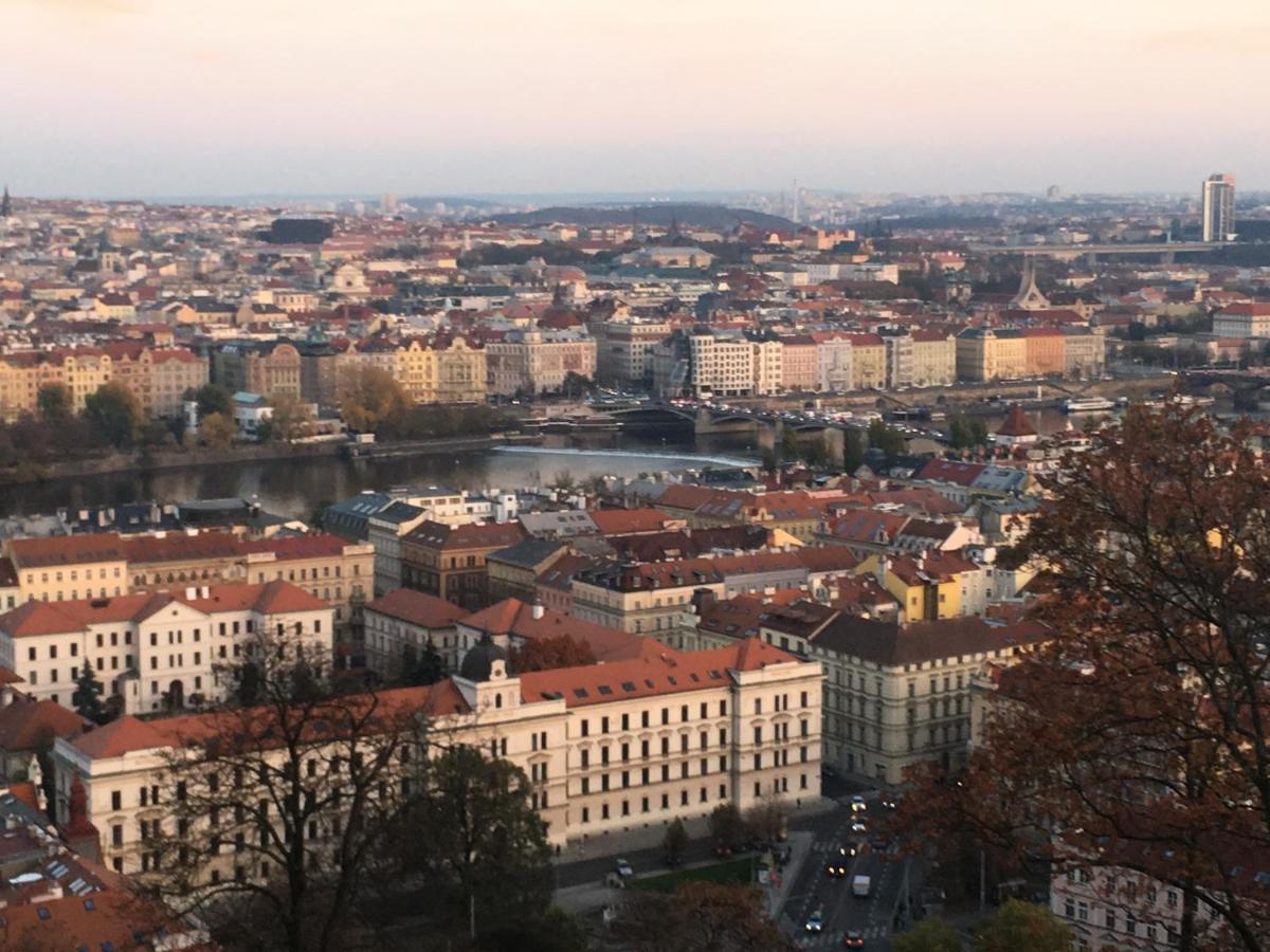 Exclusive Apartment On Zborovska プラハ エクステリア 写真